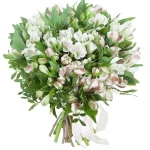 Белые альстромерии